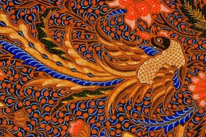 batik balinés es una tela batik fabricada en Bali con varios motivos y colores. El batik balinés se elabora utilizando la técnica del canting, es decir, dibujar un patrón con cera caliente sobre un paño blanco y luego colorearlo.